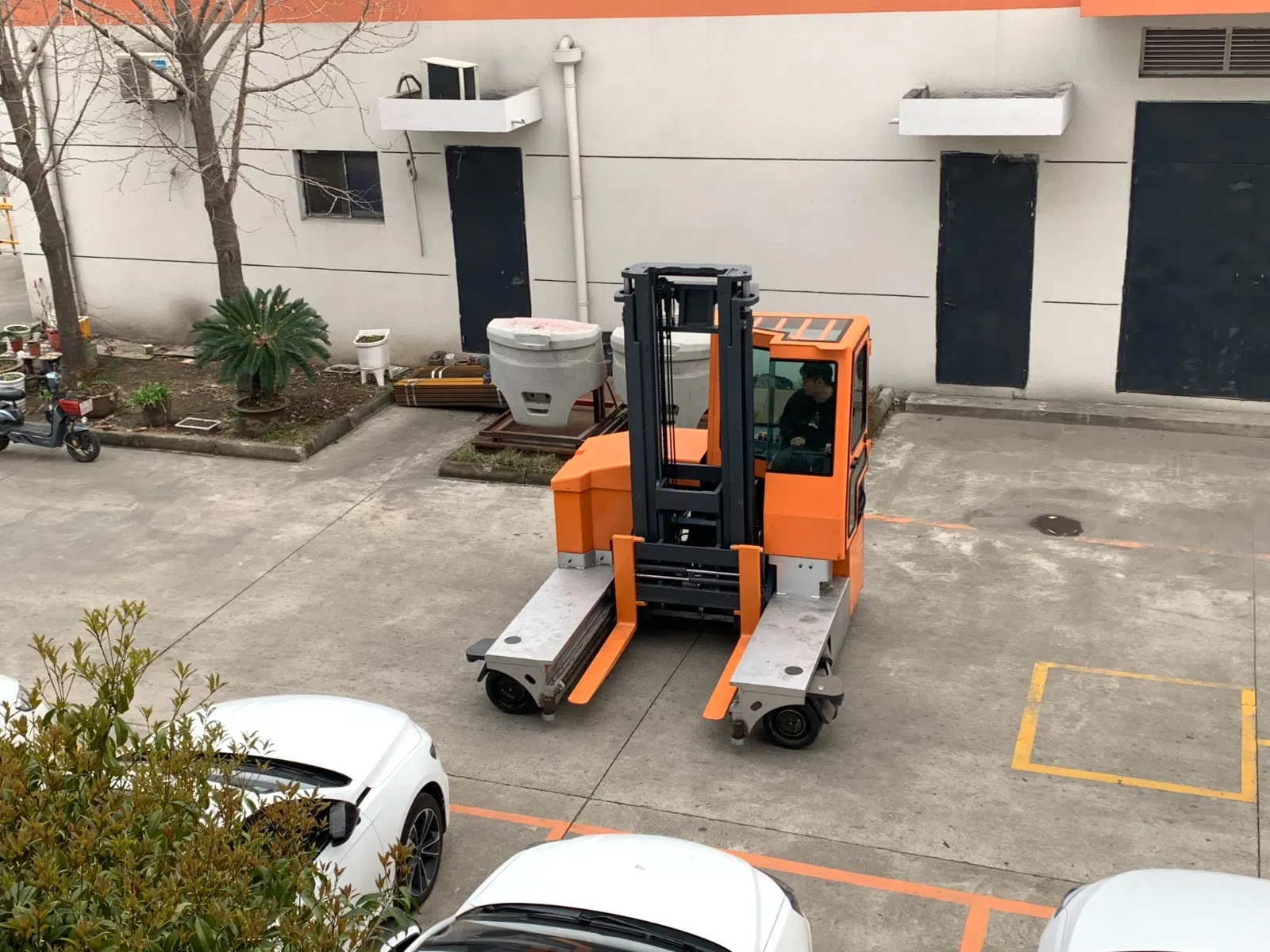 Multi Directional Forklift All Road off Road Rough Terrain Fork Lift Factory Sales 3.0 Ton Multi-Directional Electric Forklift Truck Mini Forklift