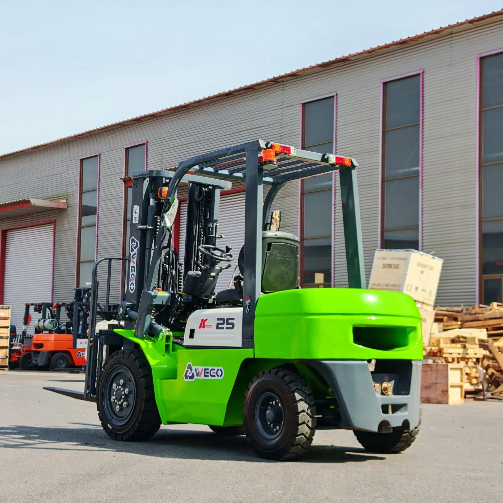 2.5-Ton Electric Counterbalance Forklift, Lithium Battery, Three-Wheel Design, Suitable for Warehouse Logistics.