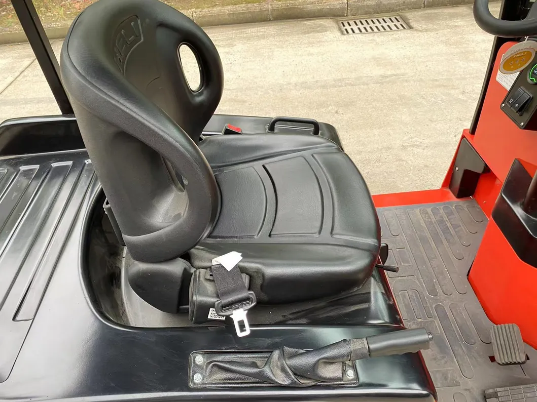 Industrial Electric Tow Tractor 4