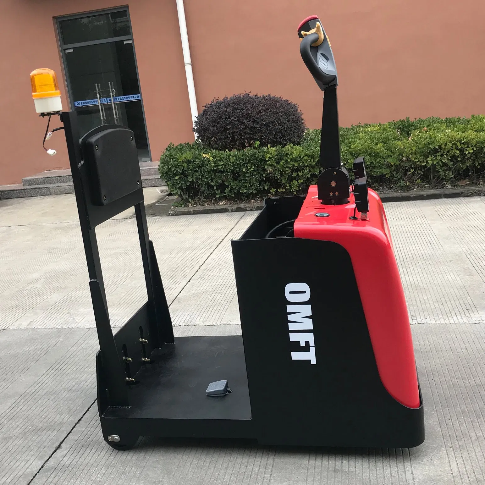 3ton 6ton Hot Sale Factory Stand Type Tow Tractor on Electric Ride Model