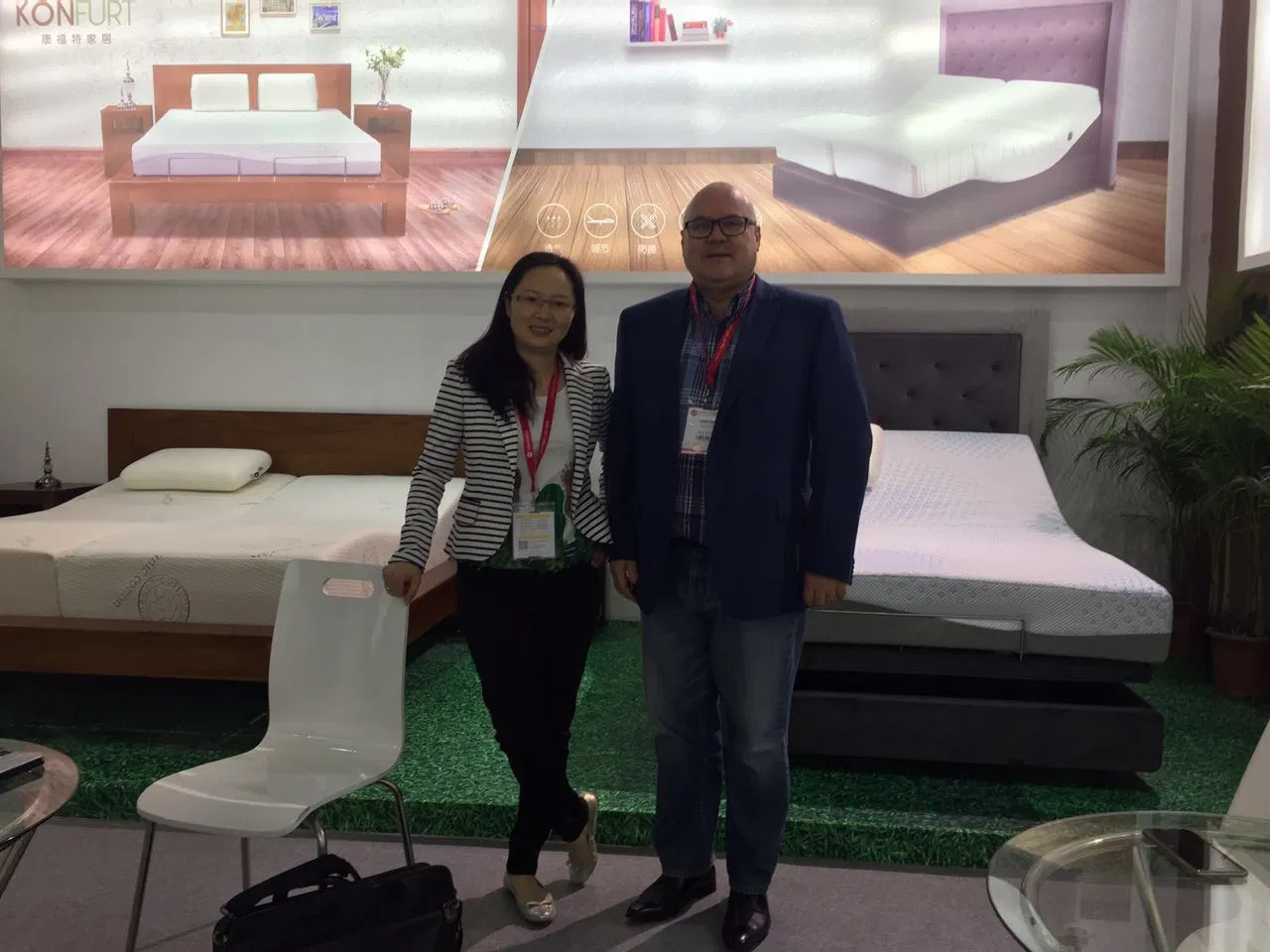 Elderly Help Get up Electrical Medical Bed Healthcare Nurse Bed with Pillow and Pocket