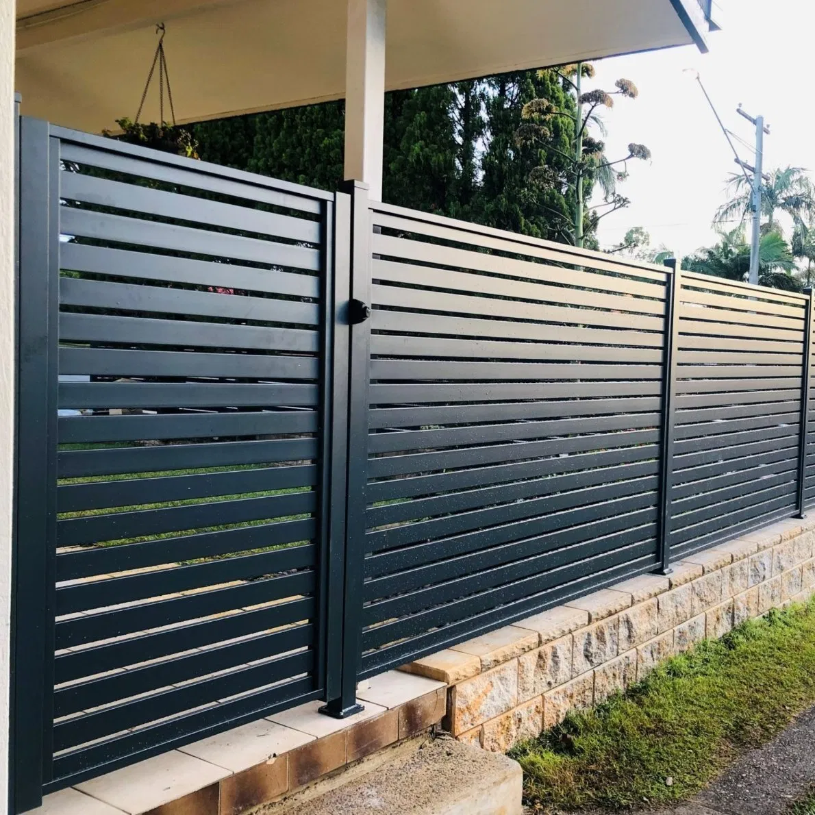 Decoration Main Gate Design Outdoor Aluminum Fencing Safety-Fence Wrought Iron Fence Slat Fence China Factory