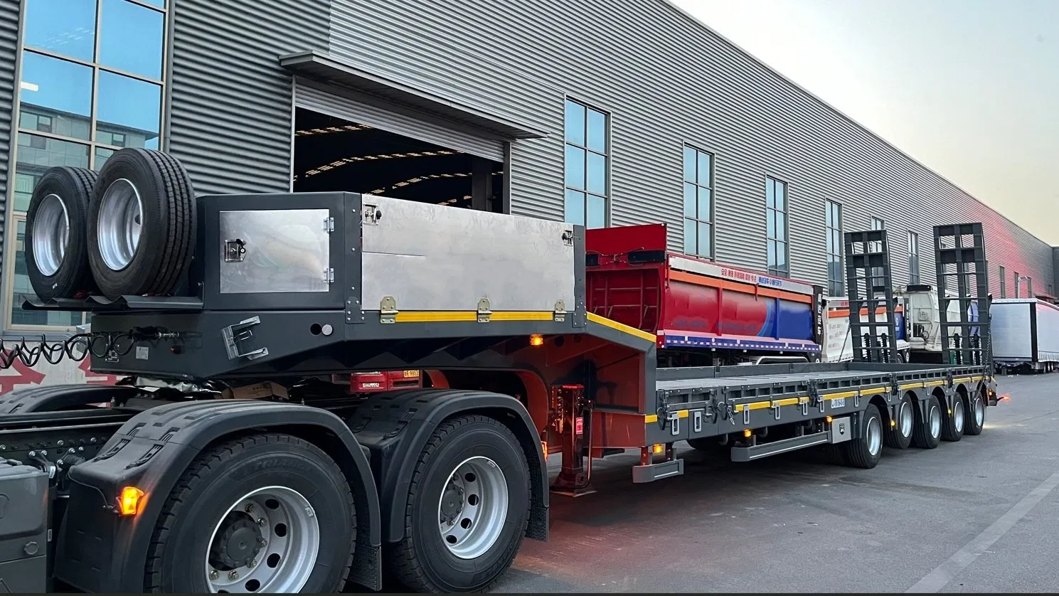Heavy Duty Lowbed Semi Trailer &amp; Step Deck Truck Trailer for Oversized Cargo Project Transport Factory Direct Price