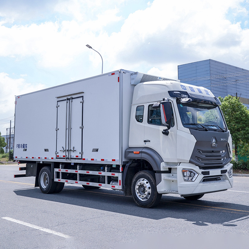 Sinotruk Temperature-Controlled Freezer Van Refrigerated Cargo Truck for Cold Chain Transport
