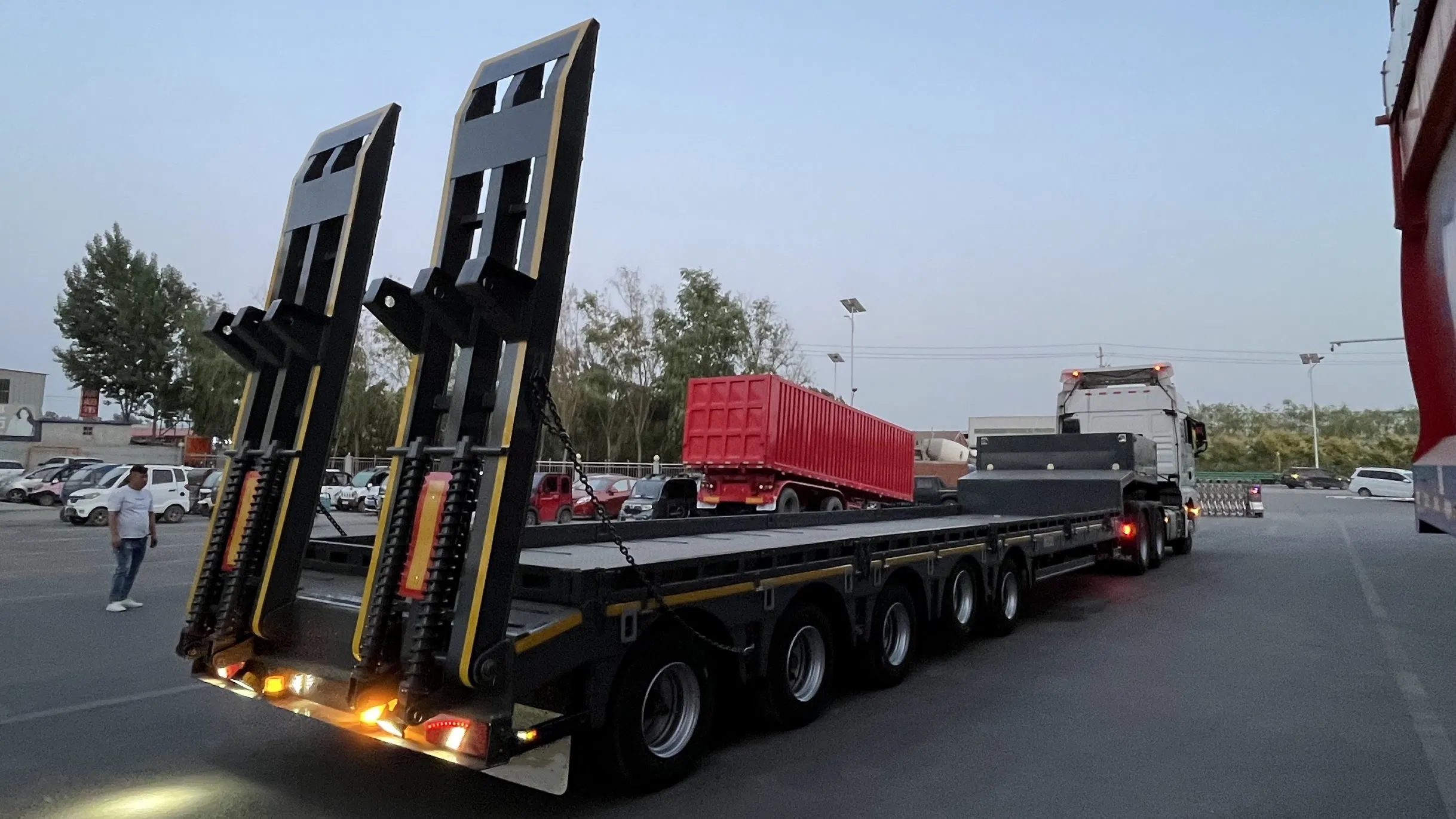 Lowbed Semi Trailer Lowbed Truck Trailer Step Deck Truck Trailer Heavy Duty Customized for Oversized Cargo Project Transport Factory Price