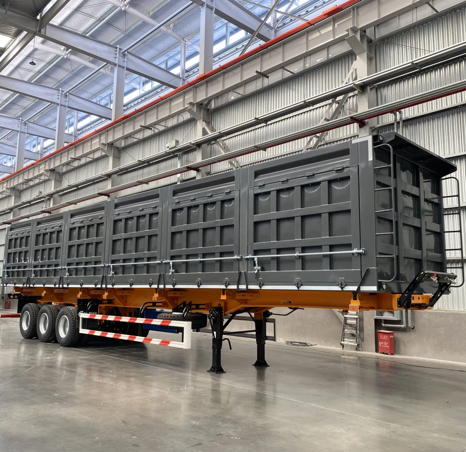High Quality Volume 37 M³ Side Discharge Tipping Dump Semi Trailer Used for Soil Transport