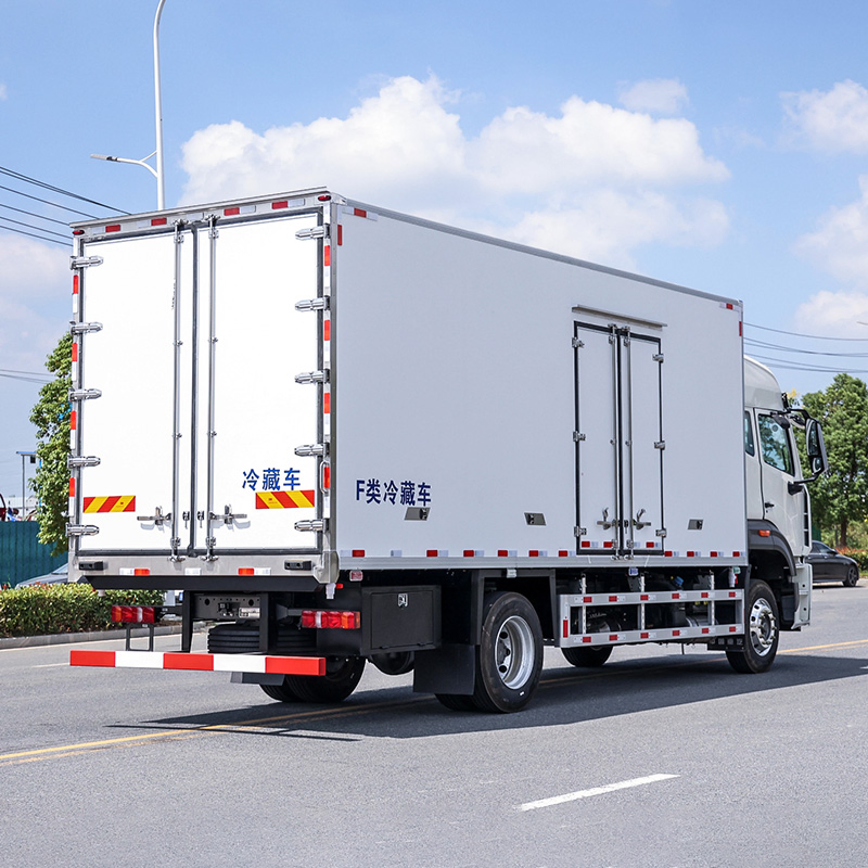 Sinotruk Temperature-Controlled Freezer Van Refrigerated Cargo Truck for Cold Chain Transport
