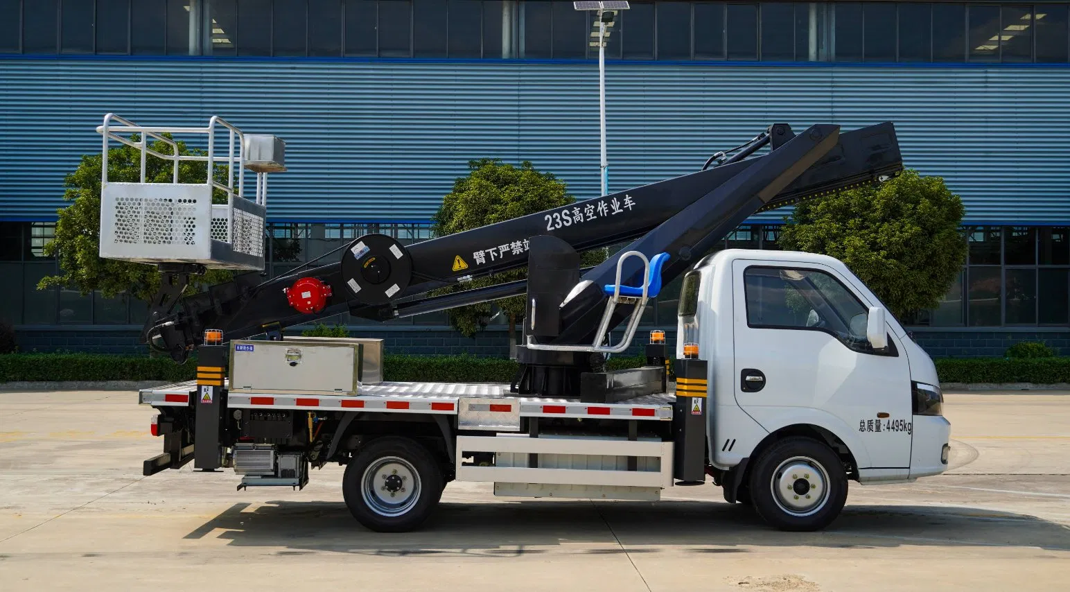 Dongfeng 4 × 2 High-End Intelligent 23 Meter Pure Electric New Energy Aerial Work Truck