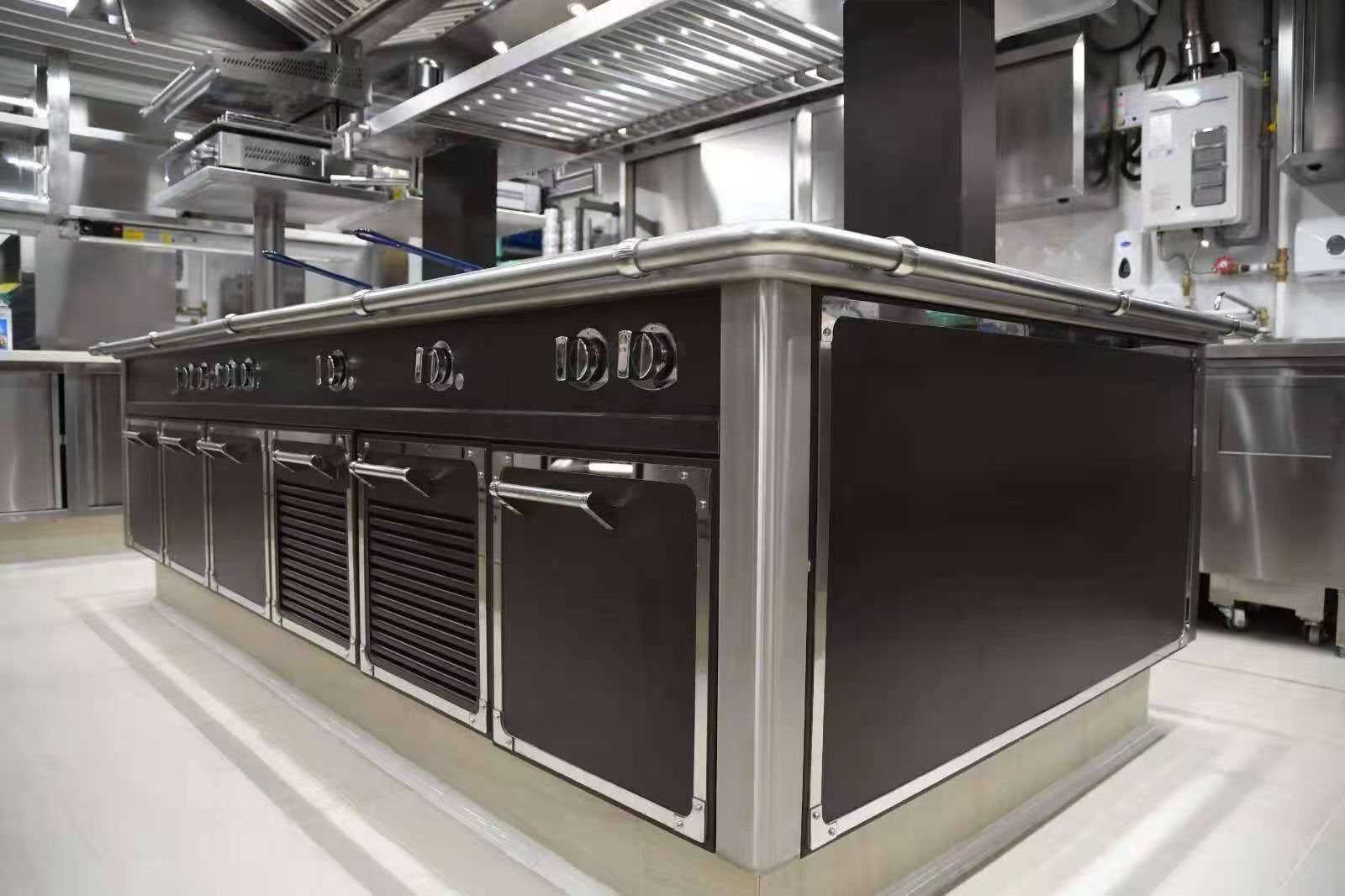 Turnkey Stainless Steel Kitchen Solution Wok Range Griddle Convection Oven Energy Saving 1 Year Warranty Dual Fuel 96kW Power
