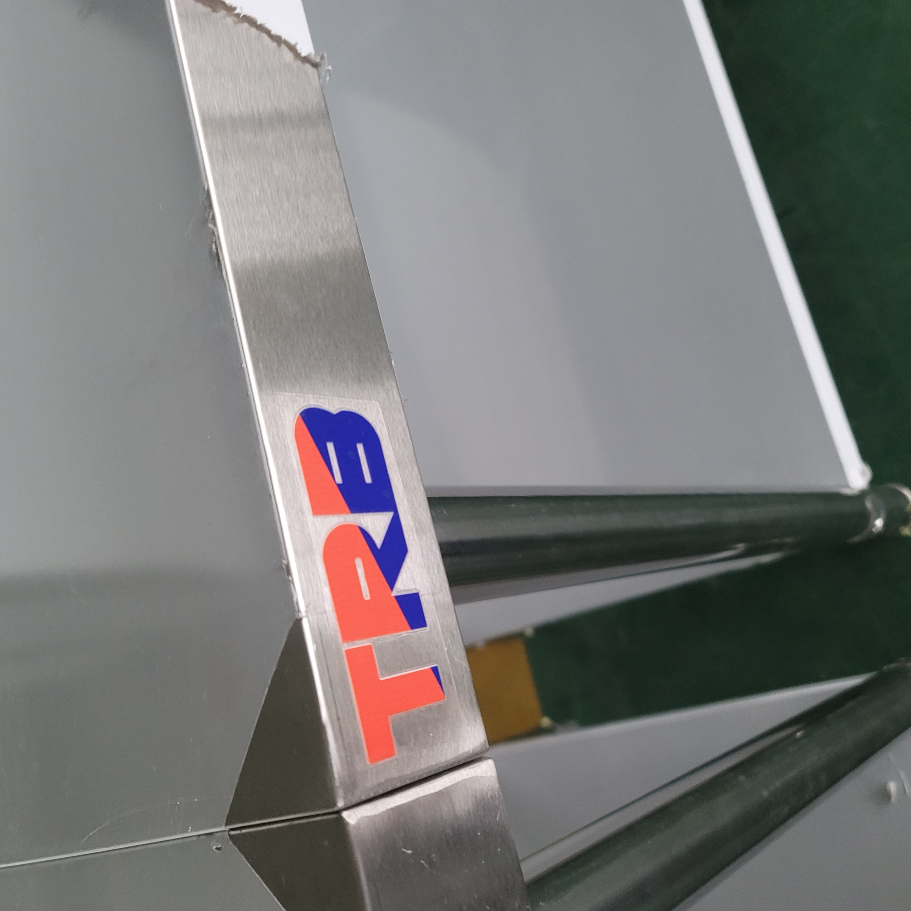 Under Shelf Detail