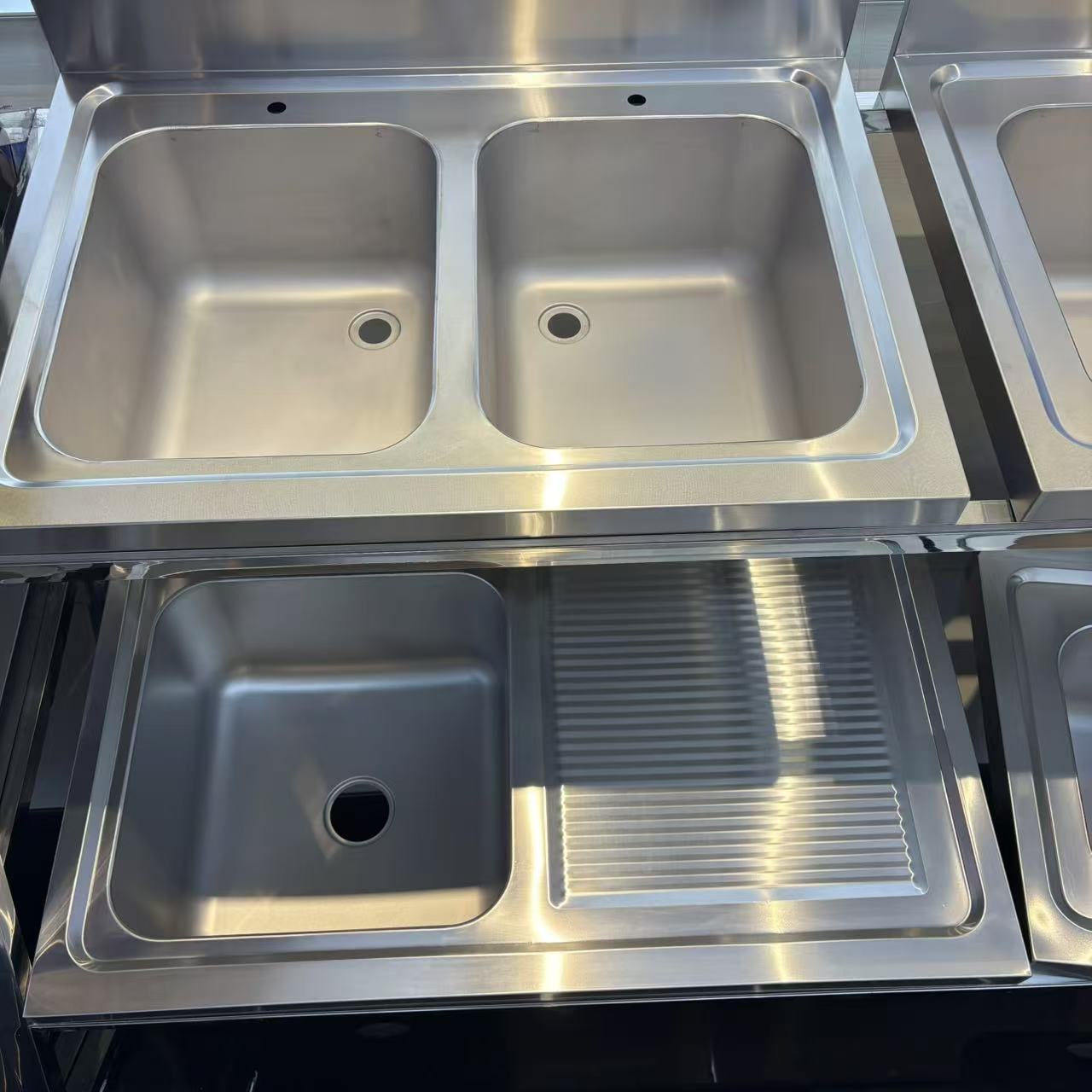 Bar, Restaurant, Kitchen, Hotel and Home Commercial 3 Compartment of Stainless Steel Sink Table