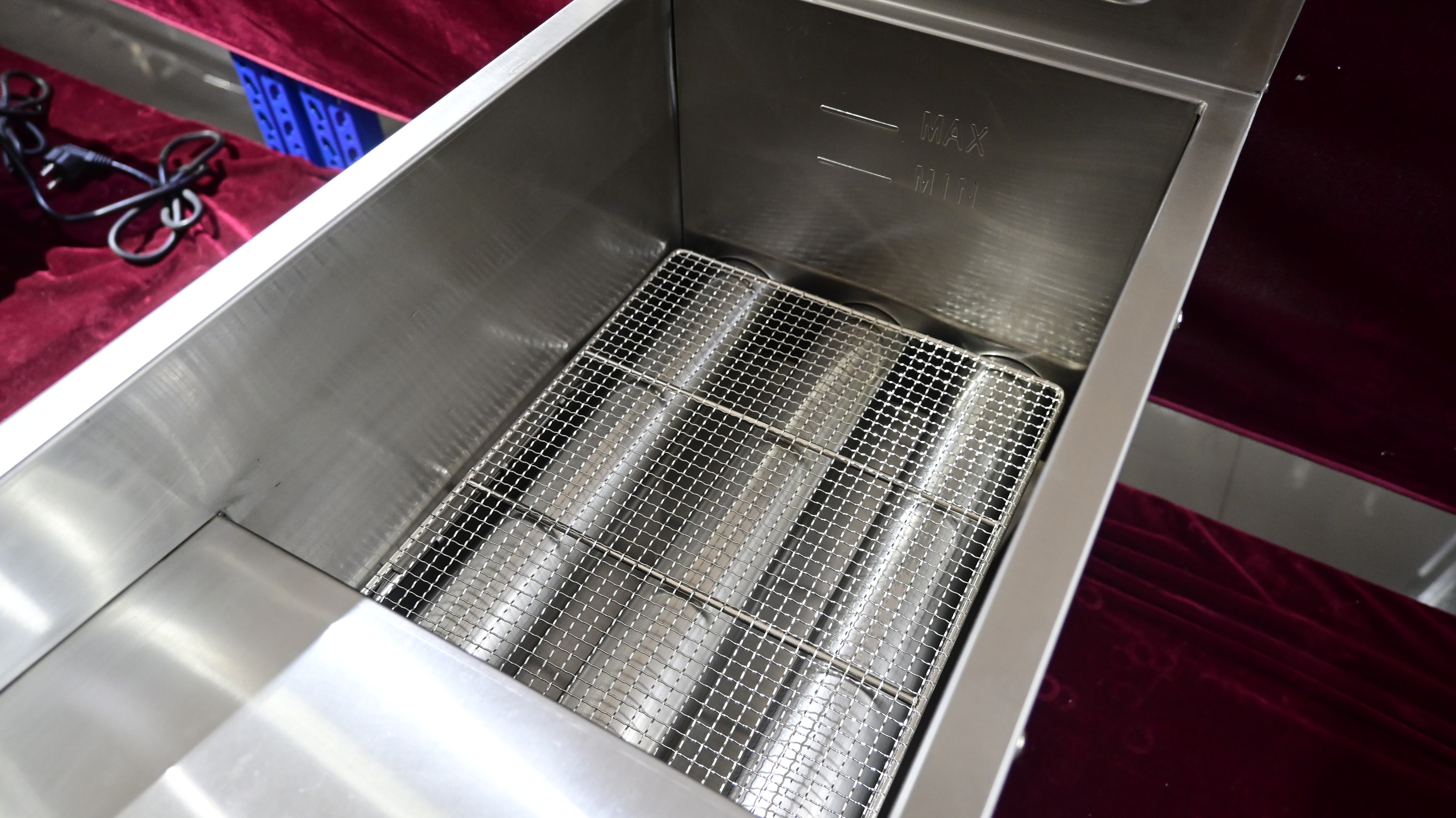 OUTE 16L Countertop Durable Gas Deep Fryer Commercial Stainless Steel Fryer Machine Single Basket for Snack Shop Cafe Kitchen