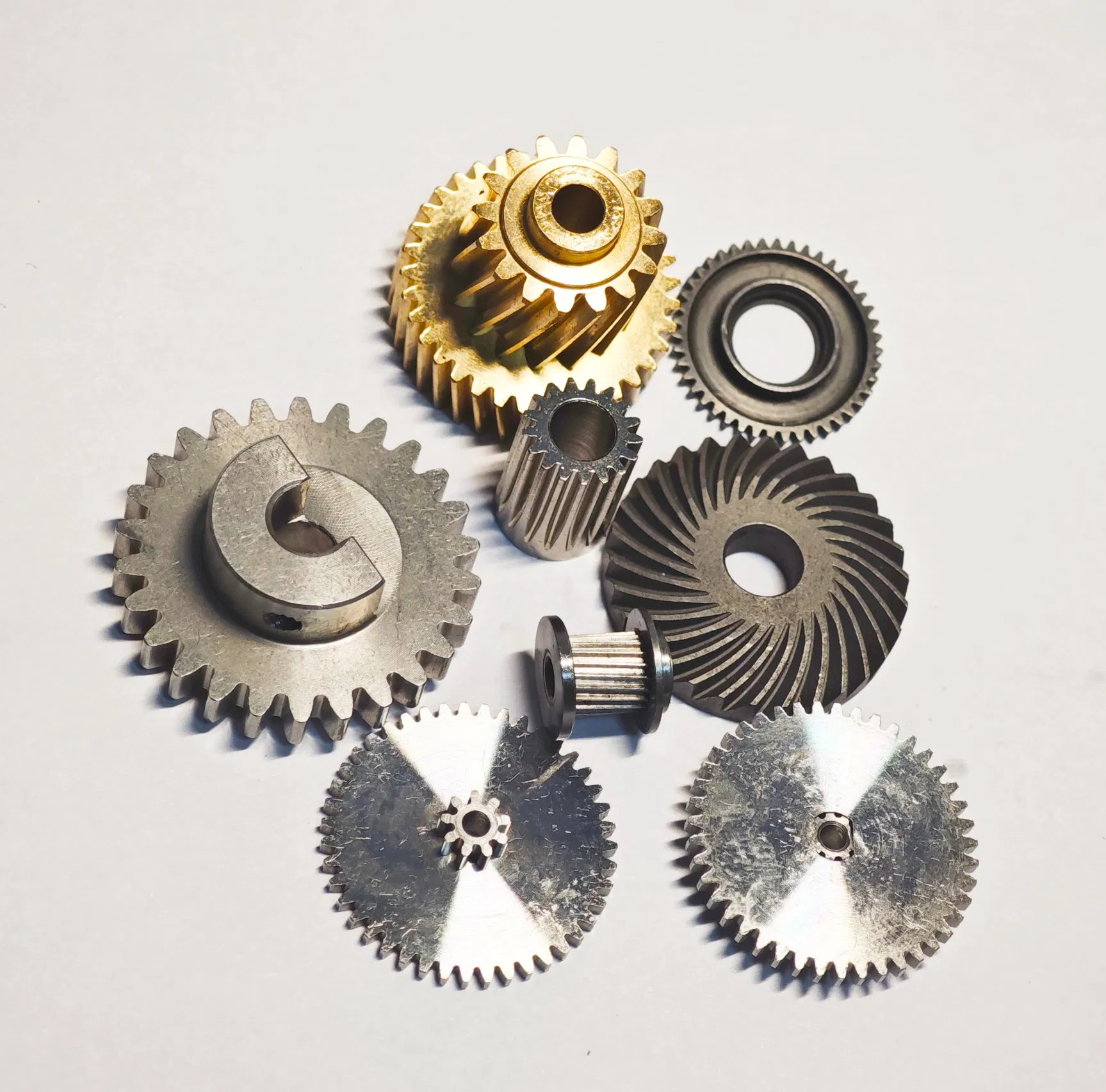 High Preceision Gear Grinding Teeth DIN 4~8 Class Carbon Steel Hot Treatment HRC 60 Bevel Gear /Helical Gear/ Spur Gear