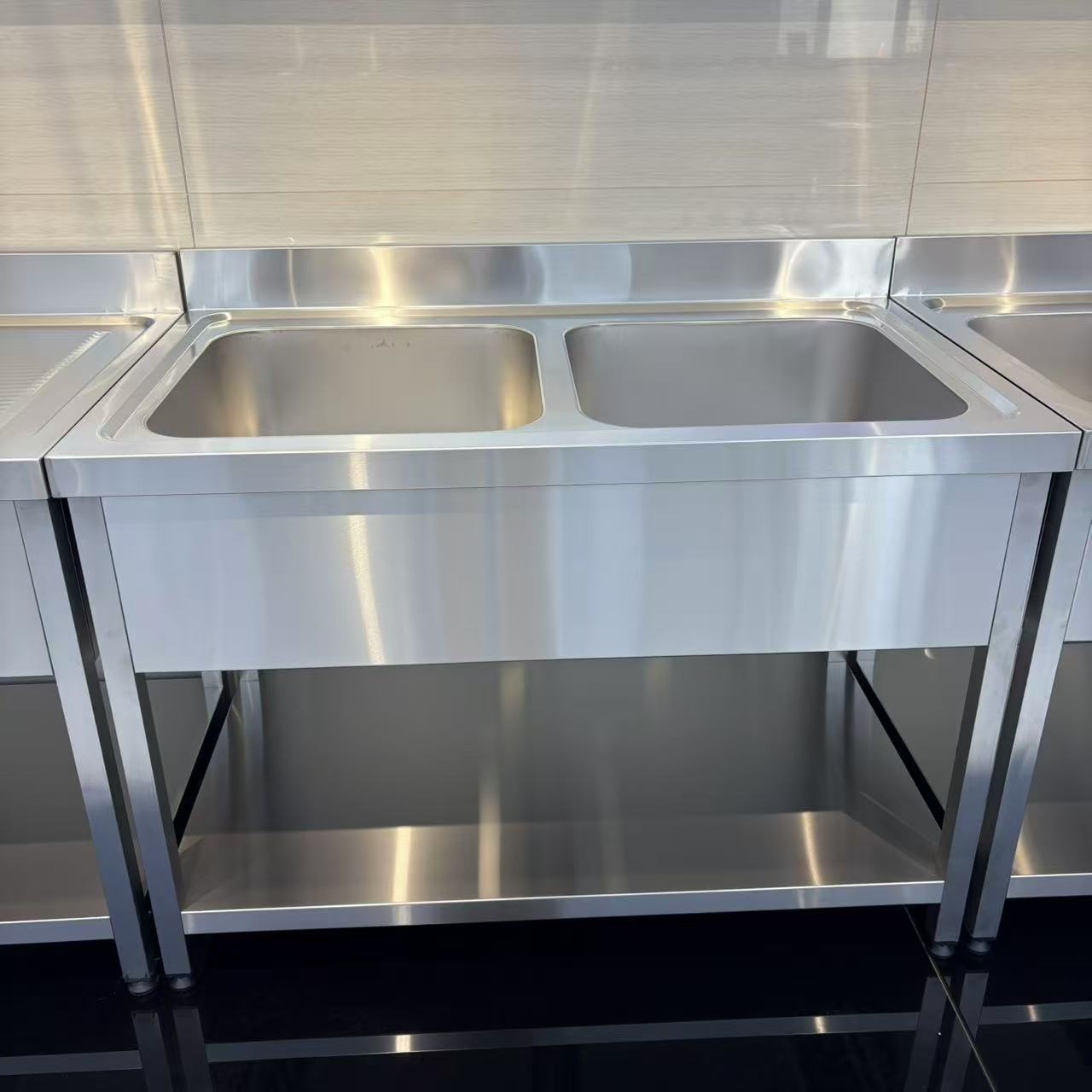Bar, Restaurant, Kitchen, Hotel and Home Commercial 3 Compartment of Stainless Steel Sink Table