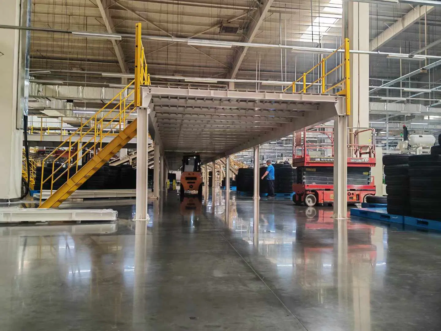 Durable Warehouse Mezzanine Floor Racks for Optimized Storage Capacity