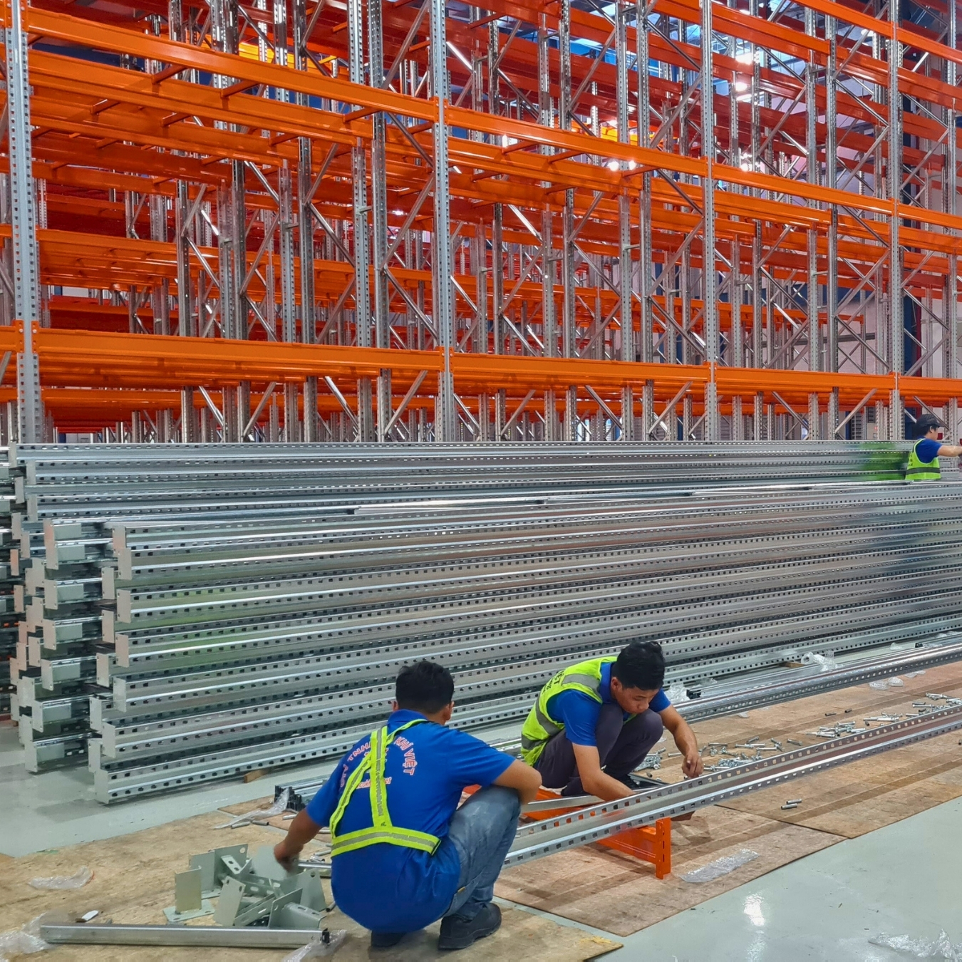 Traditional Upright Selective Pallet Racking System With Durable Racks And Shelves For Efficient Warehouse Material Handling