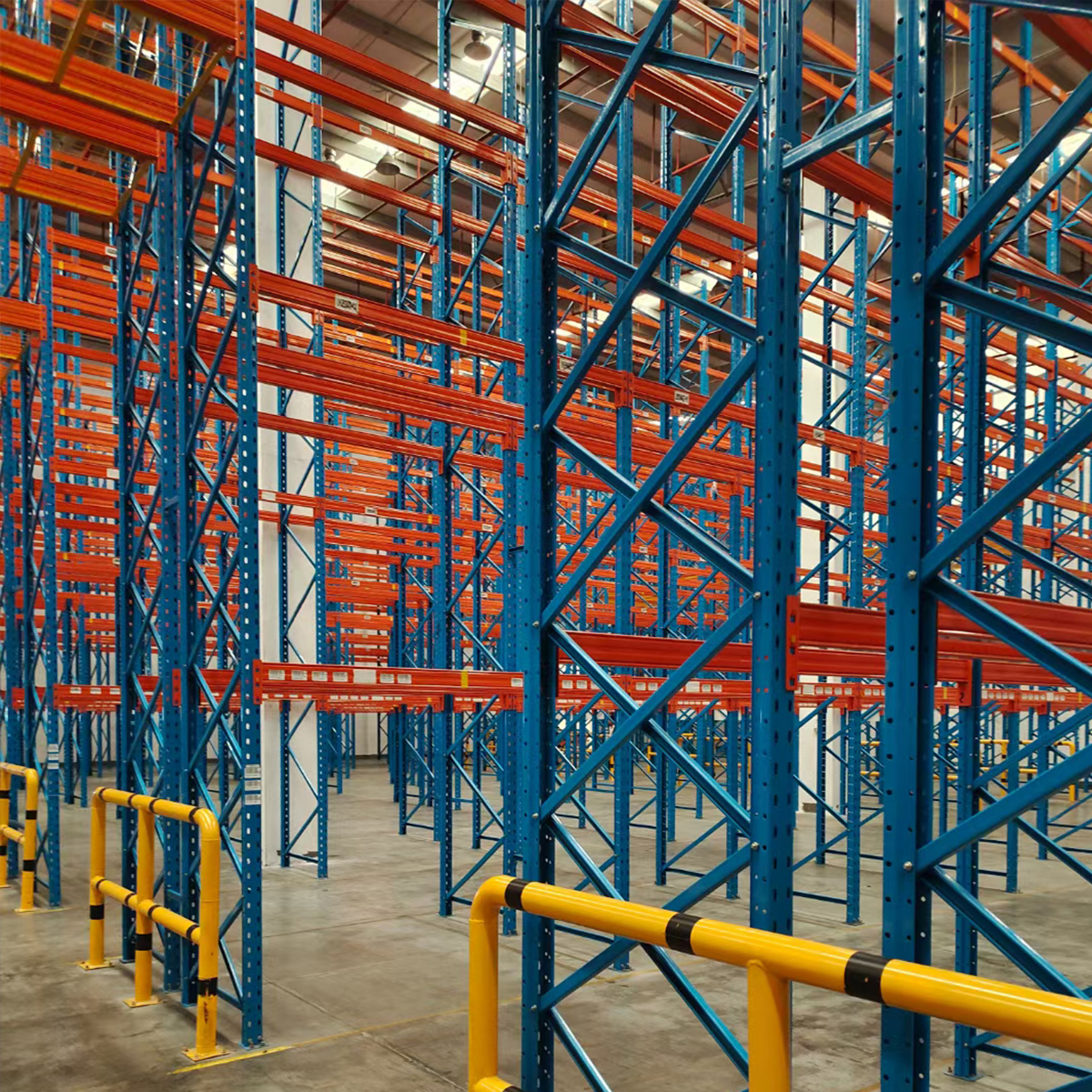 US Standard Steel Warehouse Storage Racks in Stocks Heavy Duty Teardrop Pallet Racking System