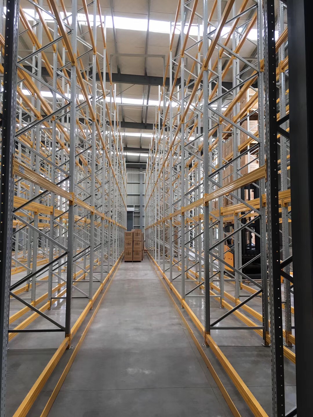 Narrow Aisle Racks Factory Price Heavy Duty VNA Rack Very Narrow Aisle Racking High Density Warehouse Storage Rack