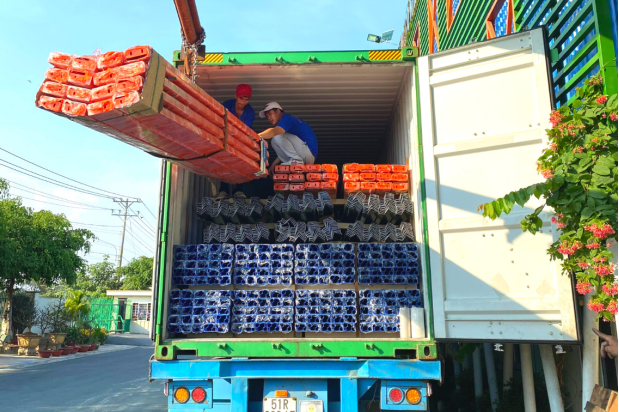 Loading Goods to Container