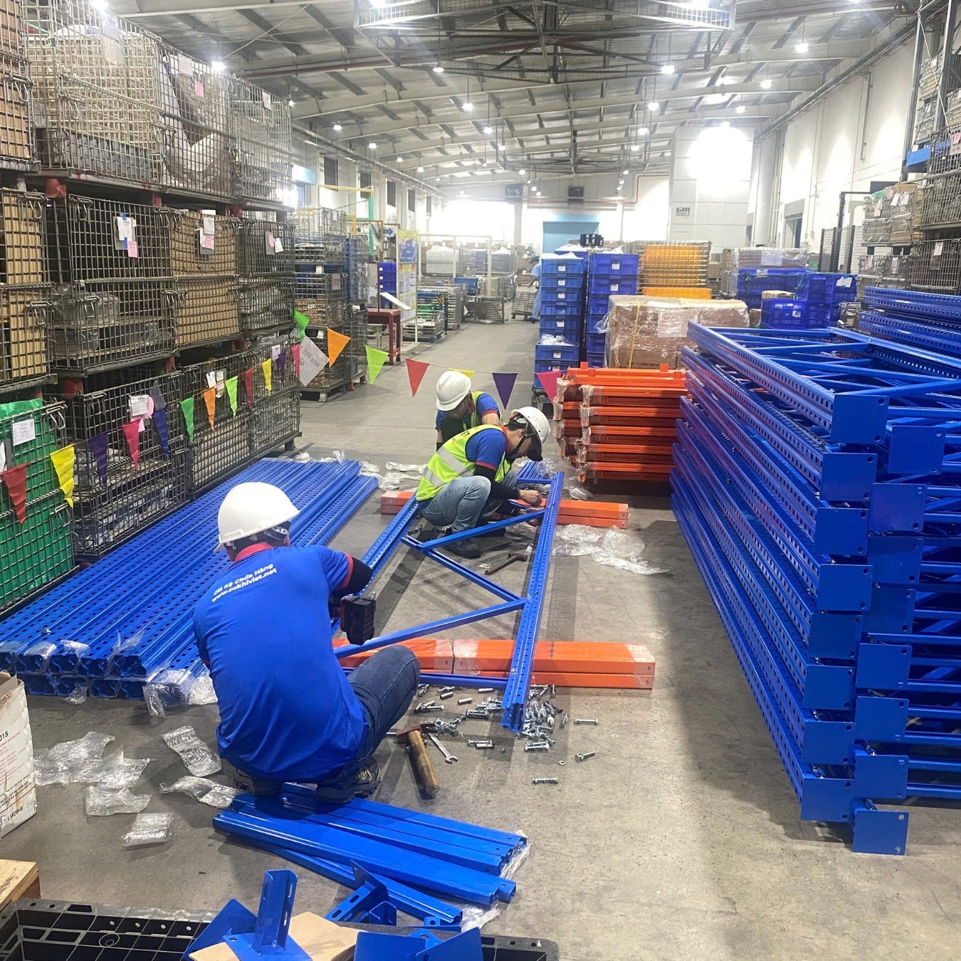 Traditional Upright Selective Pallet Racking System With Durable Racks And Shelves For Efficient Warehouse Material Handling