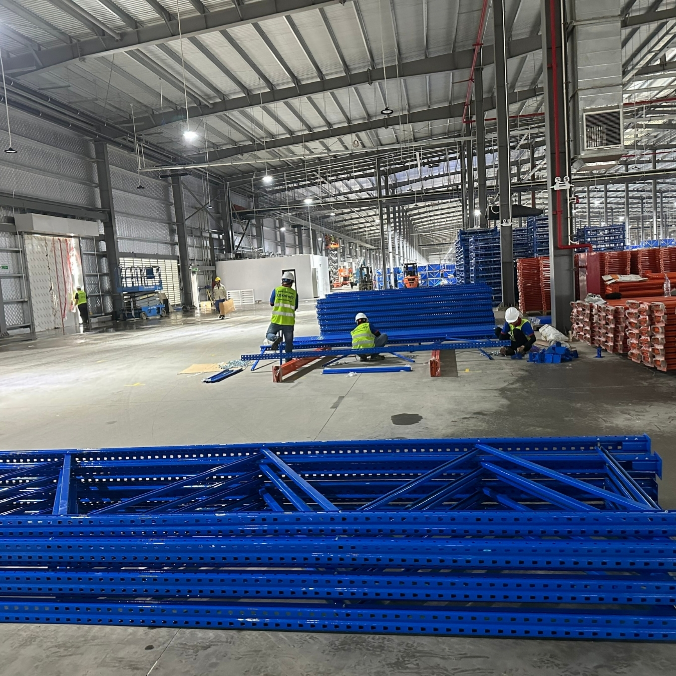 Traditional Upright Selective Pallet Racking System With Durable Racks And Shelves For Efficient Warehouse Material Handling