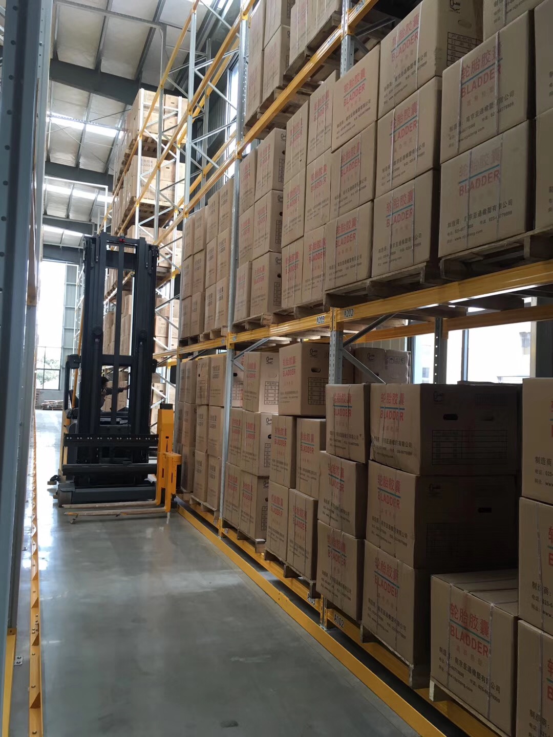 Narrow Aisle Racks Factory Price Heavy Duty VNA Rack Very Narrow Aisle Racking High Density Warehouse Storage Rack