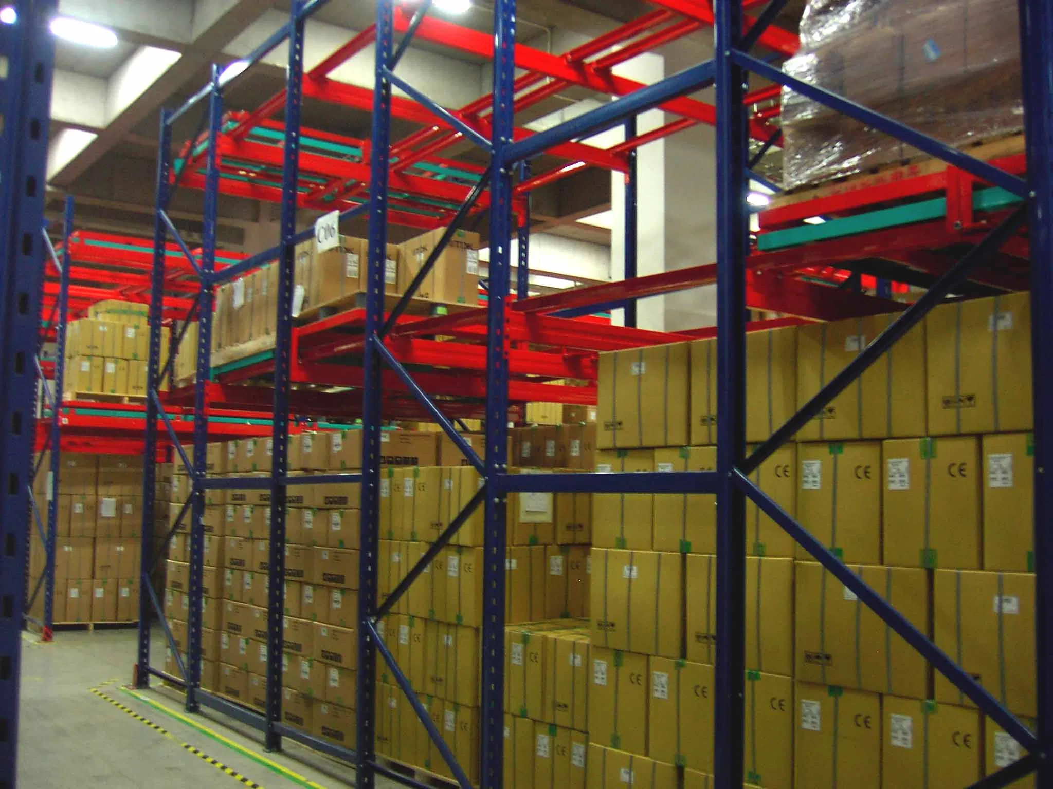Gravity Flow Storage Rack for Heavy Duty Warehouse Efficiency