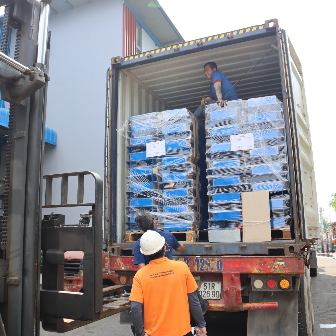 High Efficiency Radio Shuttle Racking System with Rail Guided Shuttle for Smart and Automated Warehouse Storage Operations