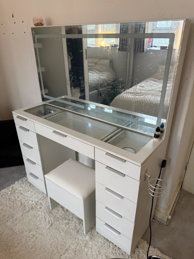 Factory Direct Vanity Desk Transparent Glass Top Makeup Table With 11 Drawers Power Outlet For Bedroom