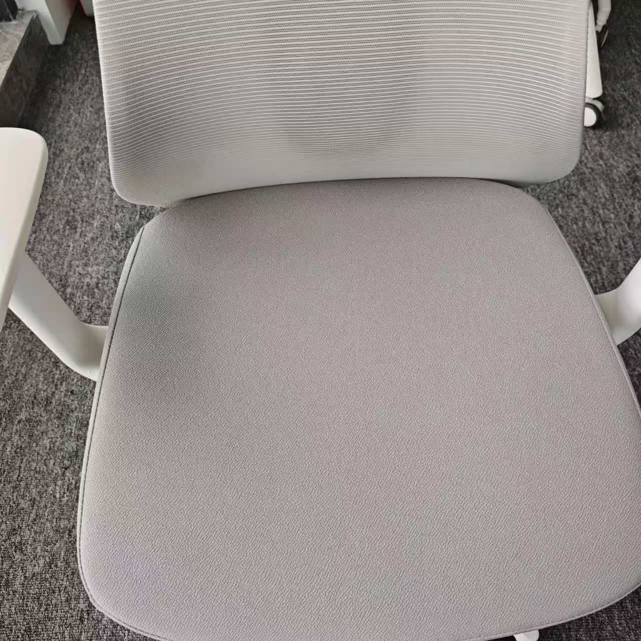 Modern Ergonomic Executive Office Computer Desk Chair Fabric Adjustable Headrest Adjustable Armrest 3 Gas Lift School Hospital