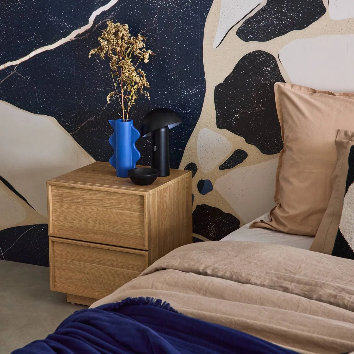 MID-Century Modern Solid Wood Bedside Table with Rounded Edges and Hidden Handle Design for Vintage-Inspired Spaces