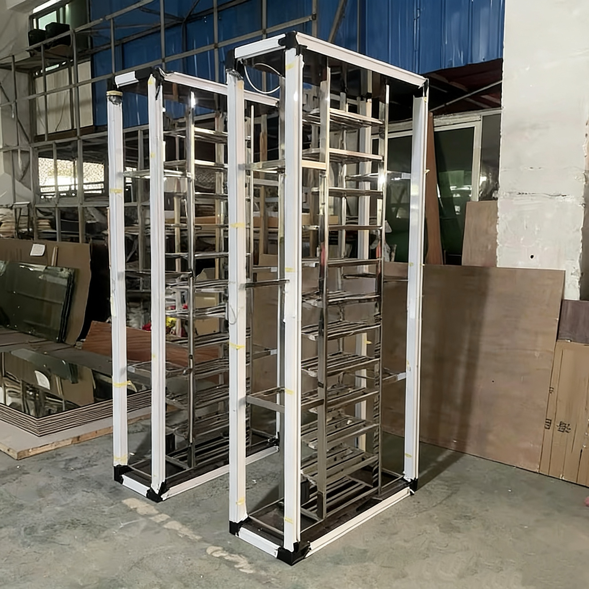 Wholesale Stainless Steel Wine Rack for Tavern Hotel Restaurant Villa Panel Style for Room Temperature Display Wine Storage