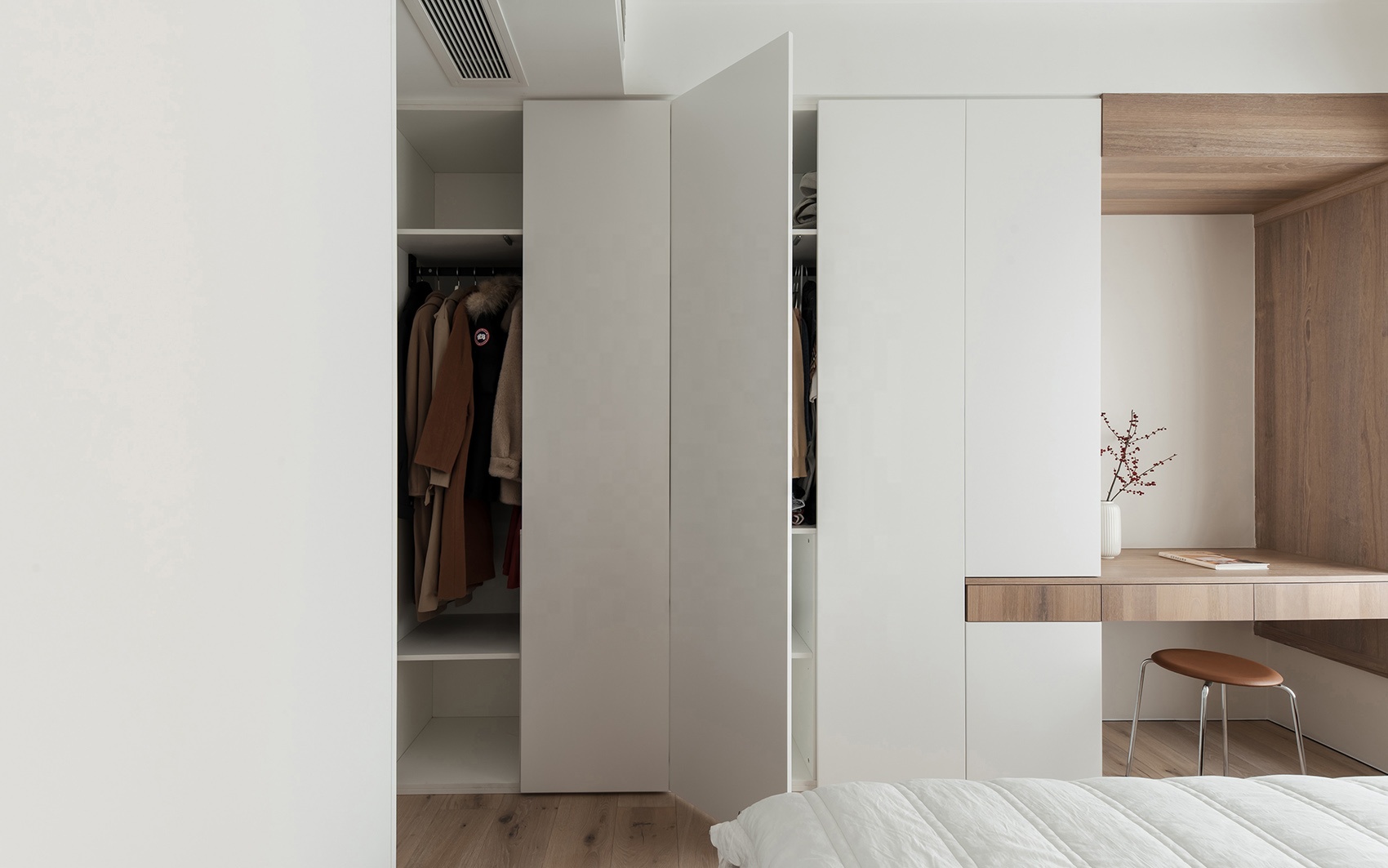 Italian Minimalist Integrated Wardrobe With Dressing Table Luxury Solid Wood Bedroom Closet System Customized Cabinet