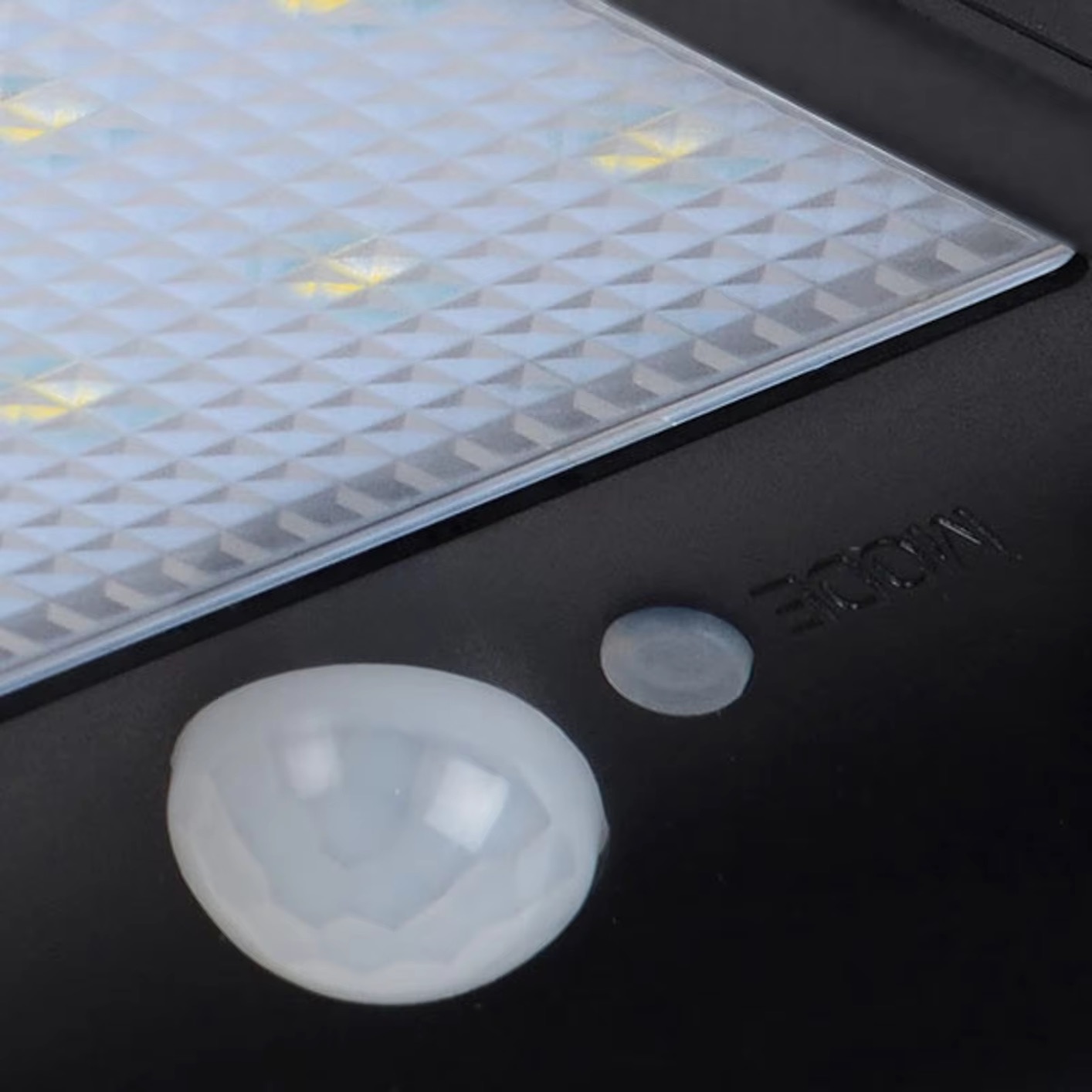 Super Bright Solar LED Human Sensor Light for Courtyard/Garden Smart Outdoor IP65 Waterproof Wall Light, Solar Street Light