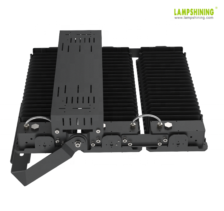 160-170 Lm/w 1650W High Power LED High Mast Lights IP66 Waterproof Aluminum Luminaires CRI 80 2000-6500K Color Temp 5-Year