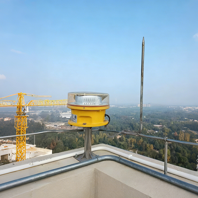 LED Medium-intensity Type A &amp; B Aviation Obstruction Lights With PC Material And IP65 Protection For Airports