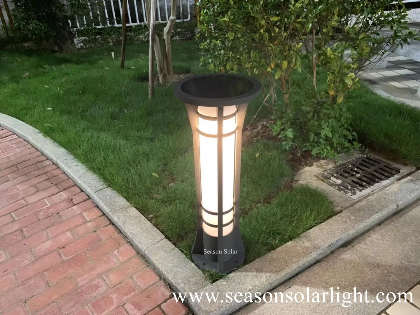 High Lumen LED Lighting Lamp CE Garden Outdoor Solar Bollard Lamp with 5W Solar Panel &amp; LED Lamp