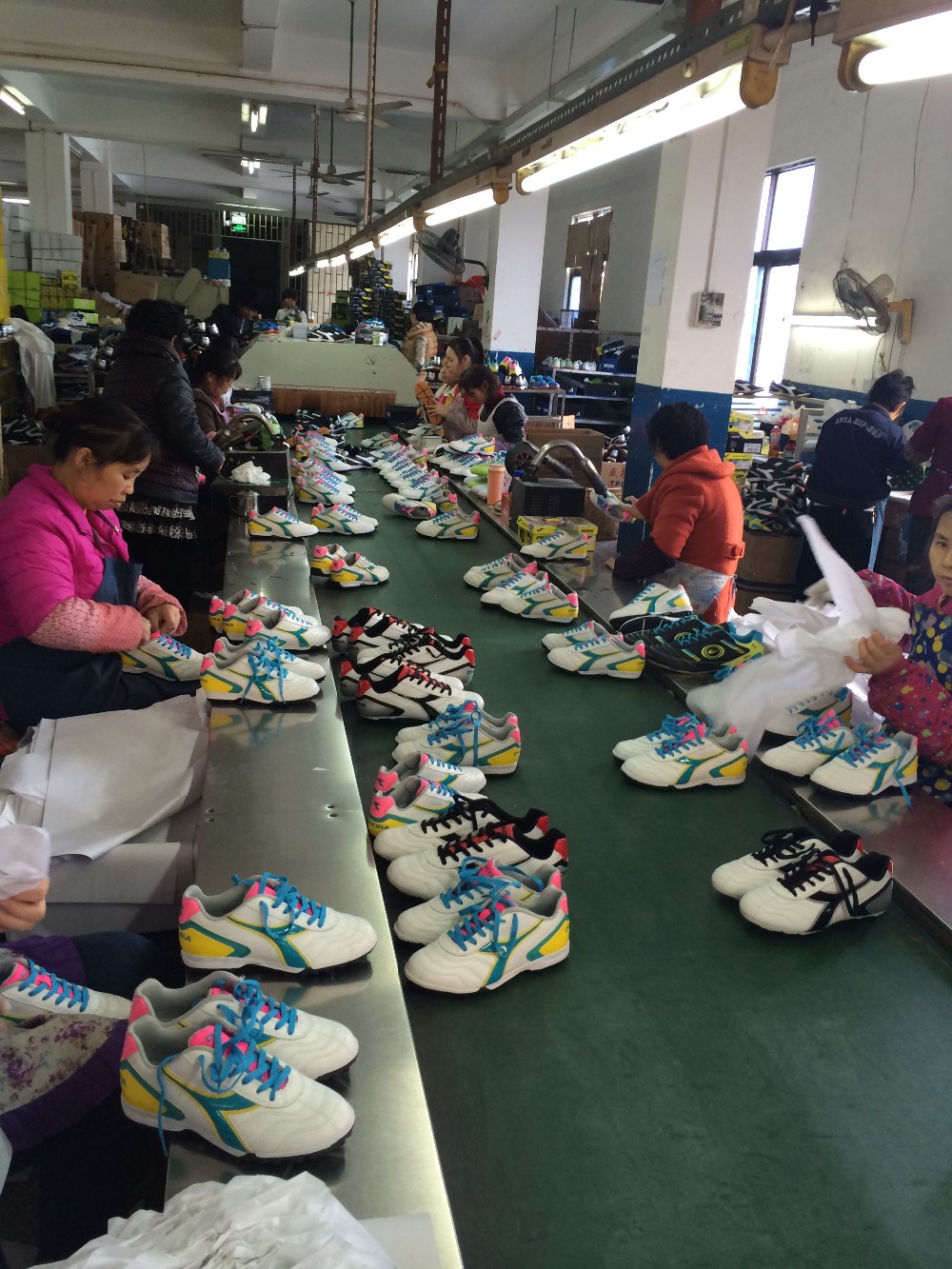 Hot Sale PU TPU Golf Sole Spike Stud Outsole Zigzag Traction Anti-Slip Cushioning Sole for Golf Outdoor Grass Sport Shoes OEM