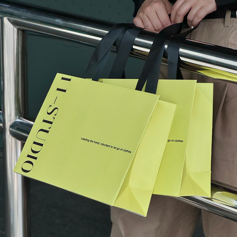 Bolsas de Compras de Papel Artístico Personalizadas de Luxo com Logo Impresso em Papel Marfim para Presentes de Varejo para Sapatos e Roupas