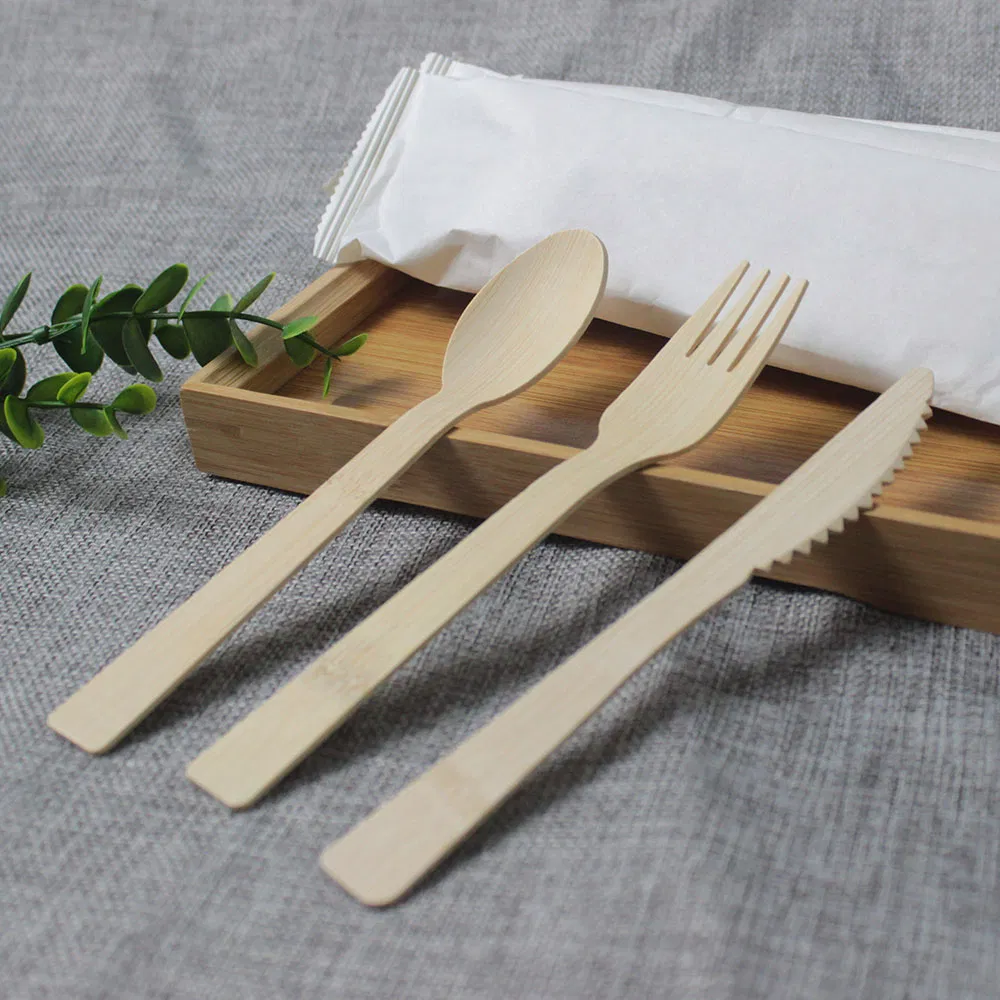 Conjunto de Talheres de Bambu Descartáveis e Ecológicos com Faca, Garfo, Colher e Guardanapo em um Saco de Papel