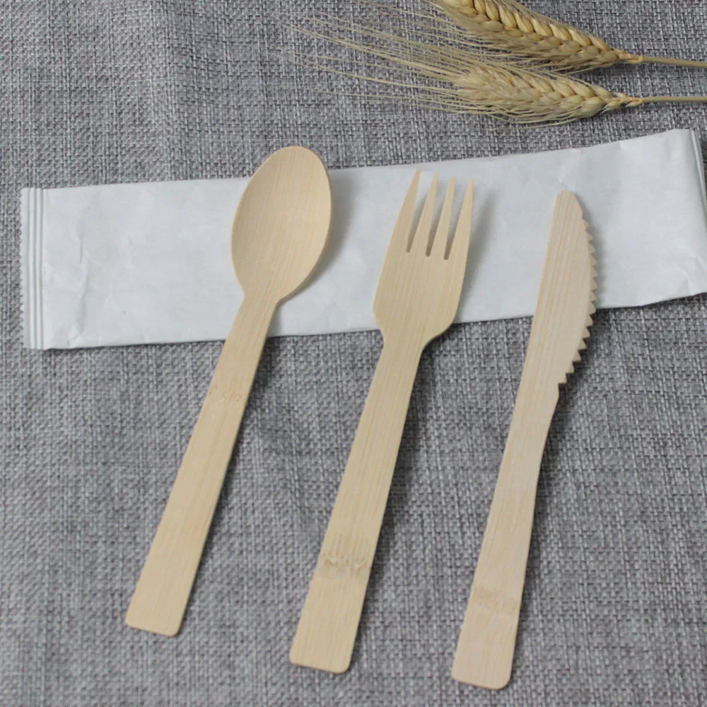 Conjunto de Talheres de Bambu Descartáveis e Ecológicos com Faca, Garfo, Colher e Guardanapo em um Saco de Papel