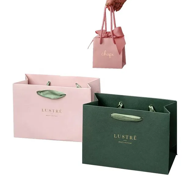 Bolsas de presente de papel de luxo personalizadas com elegante estampagem em foil dourado
