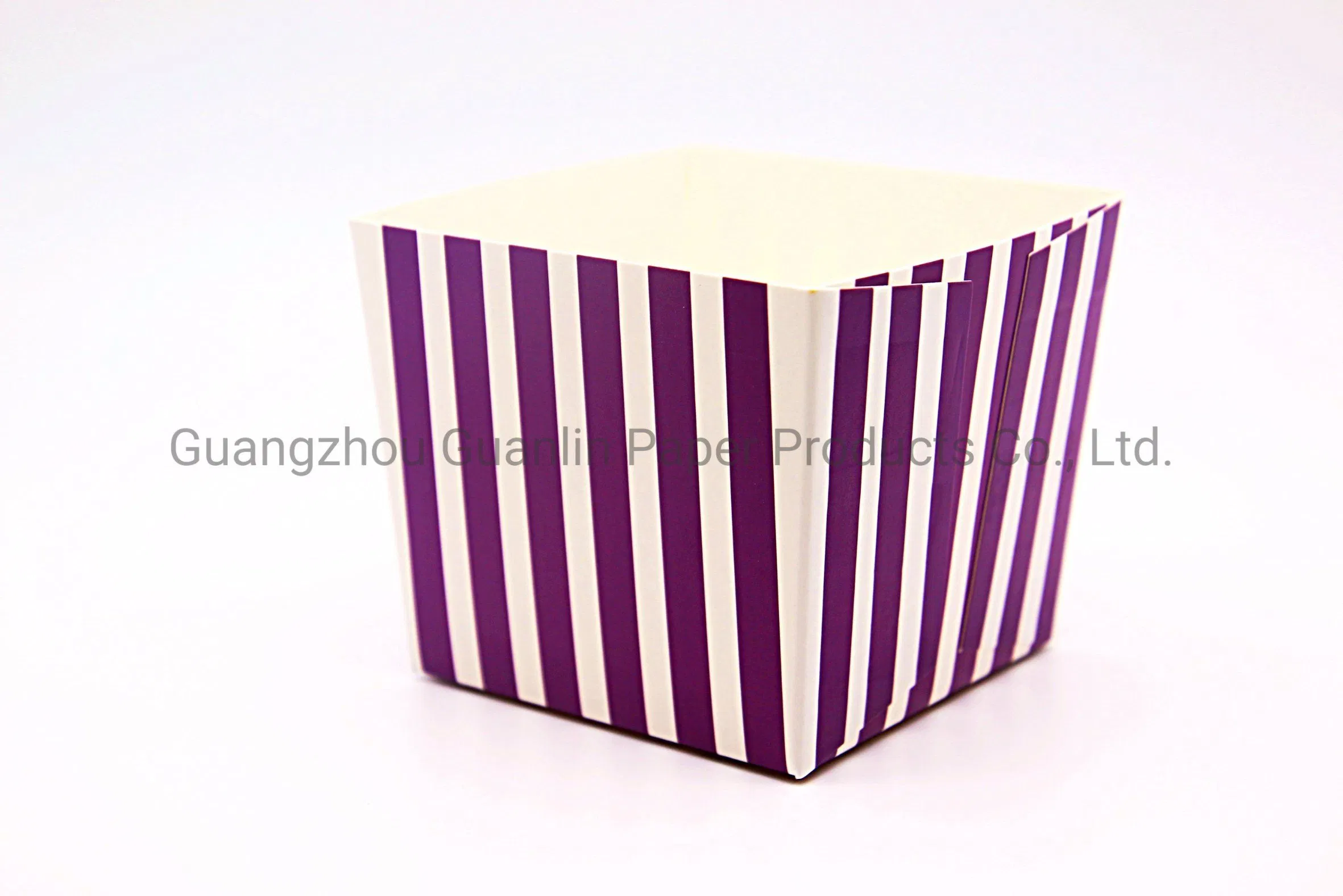 Forma de Bolo de Papel Colorido Listrado em Forma de Quadrado Feita Profissionalmente