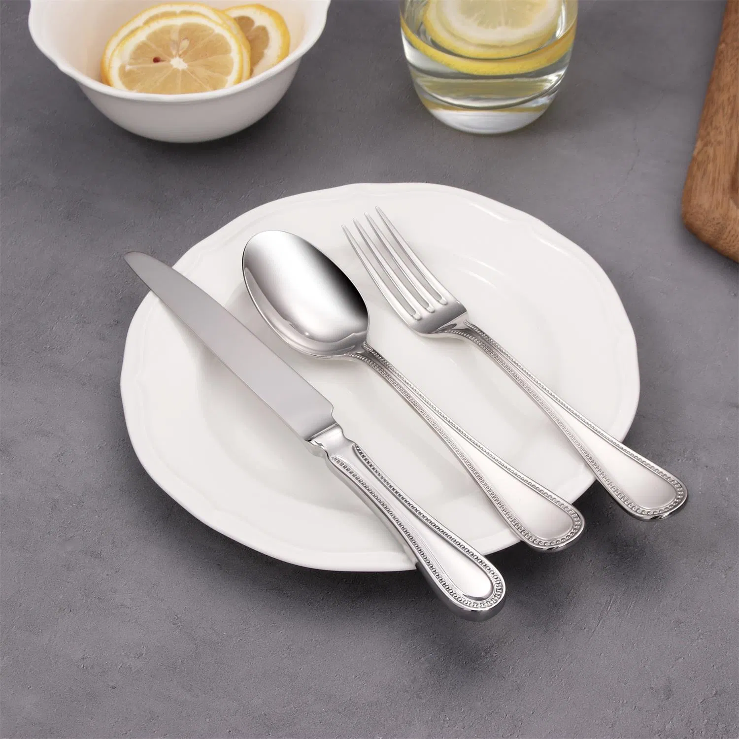 Inovador Cabo de Gravação 304 Aço Inoxidável Utensílios de Cozinha com Colher, Garfo e Faca com Certificação FDA/LFGB/SGS/UE