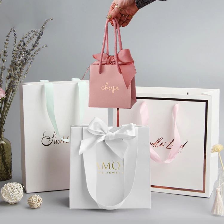 Bolsas de presente de papel de luxo personalizadas com elegante estampagem em foil dourado