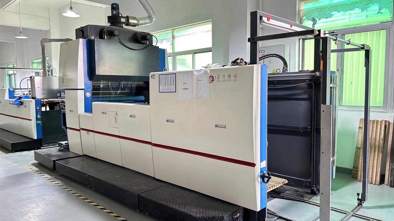 Gluing Machine - Colagem Termoplástica Industrial