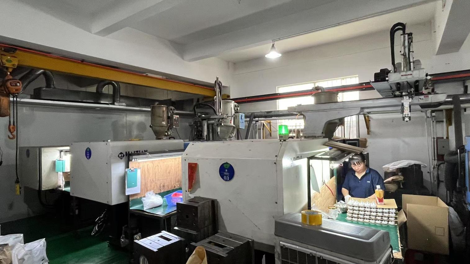 Luminor Beauty plastic injection molding process for device housing components