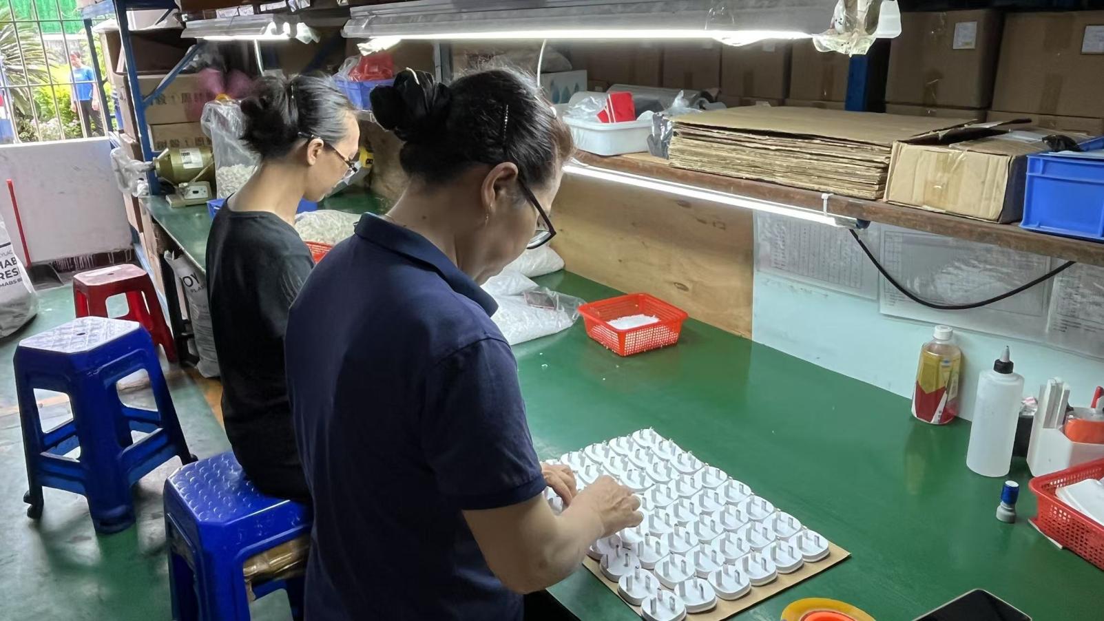 Luminor Beauty QC inspection process — quality control testing of beauty devices