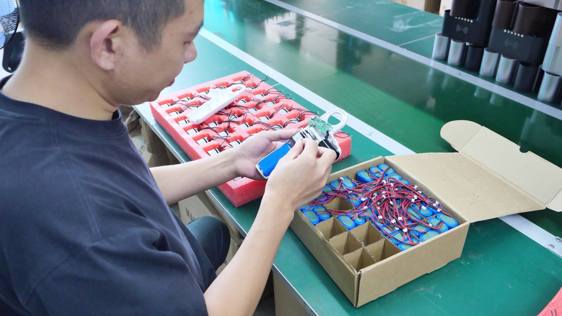 Luminor Beauty parts assembling line 2 — secondary assembly station for device components
