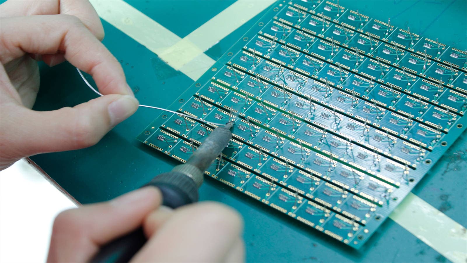PCB tinning process in Lumopt optical transceiver manufacturing